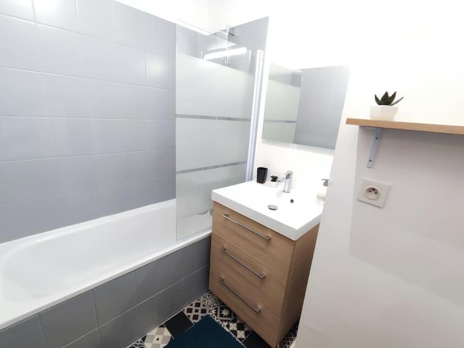 Appartement Le Ouistiti - 50 M De La Gare - Parking Prive à Tours Extérieur photo